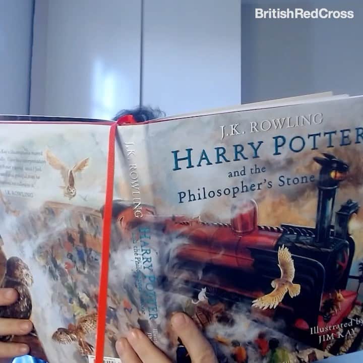 ジェイソン・アイザックスのインスタグラム：「Tonight at 7pm UK time. Break the cycle of vegging out and fighting over what to watch! It’s a #HarryPotter bonanza quiz-type occasion with phone calls, video guests, prizes, challenges, chat backs, Q&As and your basic questionny stuff as well. All for a fantastic cause...but it’s FREE!! (although, obviously, donations are welcome - we’re suggesting 5 somethings - whatever your favorite currency is). Form teams in your house or even between houses, dress up, drink heavily, heckle -  whatever makes you feel good. You don’t need to be a Potter expert because there’s some weird ass questions in there, trust me. Come along why don’t you?  You’ll get to see a jetlagged fool who hasn’t slept in 72 hours fighting a losing battle with screensharing, software platforms and melatonin. I’m writing this at 4:27am. The signs are good for chaos to rule.   Just go to tiltify.com and find us to watch live at 7pm. Get there early and register for a free account and you can communicate your thoughts, queries and contempt. If you don’t you can still watch but will have to scream at the screen. I’ll hear you.  For a good cause-do it!!!!」