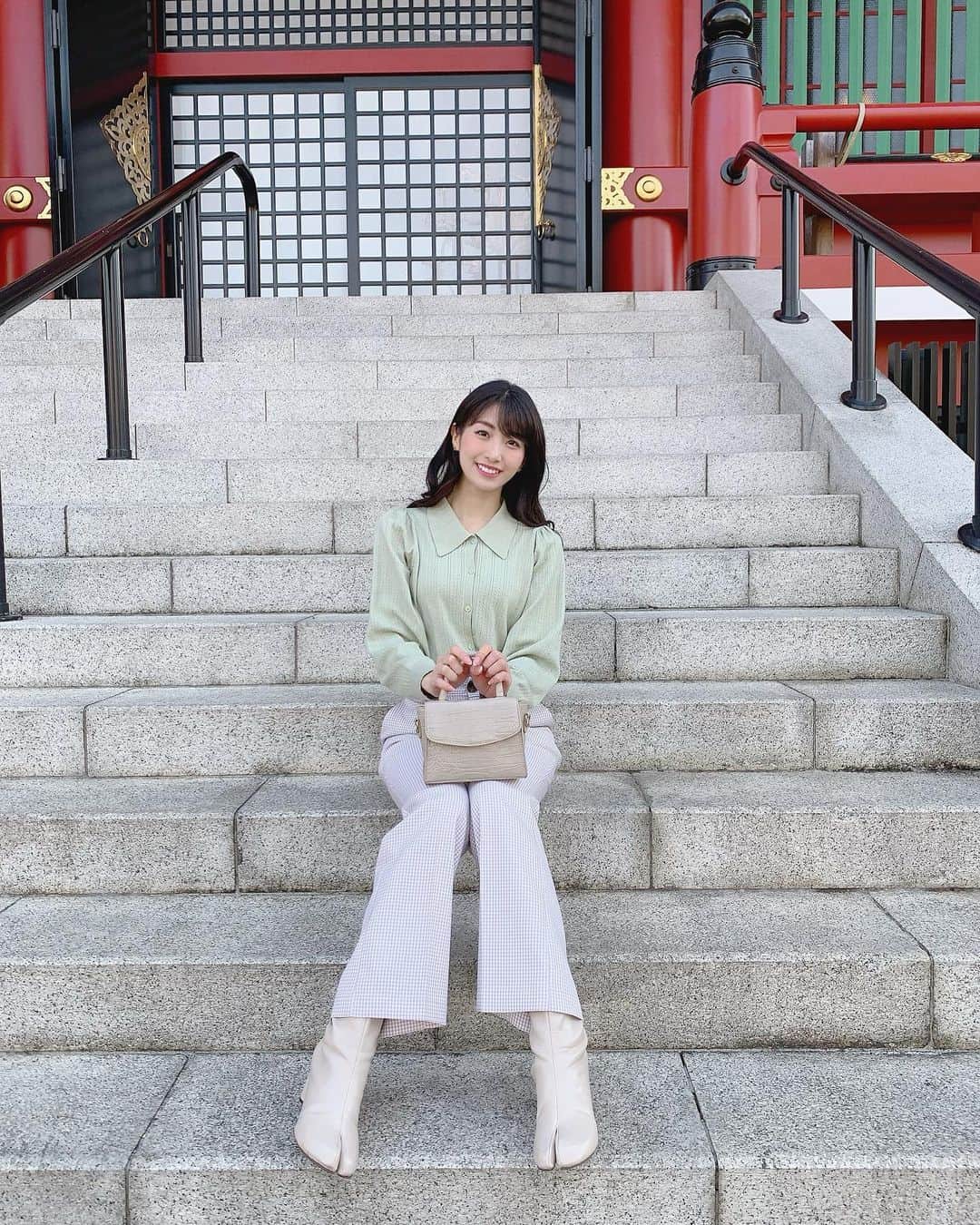 のインスタグラム：「早くアウターなしで毎日歩ける季節にならないかなぁ💭🌼 . . 最近ちょっと肌寒いね🍃 関根はヒートテックの極暖を常備してます💡 春服着たいから内側に着込むの☺️👍笑 . . #コーデ記録 👗 #tops : #しまむら @grshimamura  #pants : #heather @heather_love_official  #boots : #zozotown @zozotown  #bag : #grl @grl_official  . . #プチプラ #プチプラコーデ #プチプラファッション #ぷちぷら #ぷちぷらコーデ #コーデ #春コーデ #パンツコーデ #パンツスタイル #japanesegirl #japanesestyle #asakusa #sensoji #sensojitemple #浅草寺 #浅草 #浅草食べ歩き #tokyo #東京」