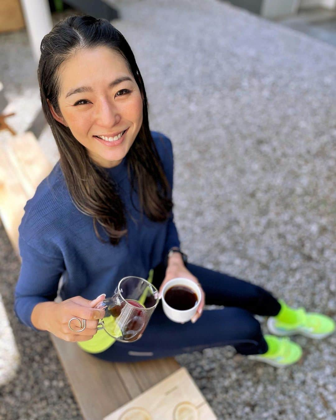 福田萌子さんのインスタグラム写真 - (福田萌子Instagram)「🏃‍♀️☕️🌞 ELLE girlで私のコーヒーランを取材して頂きました✨ 大好きな珈琲の好みの味を突き詰めたら、お気に入りのロースターさんのお豆だとバリスタさんがメッシュの粗さを0.3変えただけで違いがわかっちゃう程になりました🙋‍♀️😂✨ そんな私がお勧めする都内のコーヒーショップ8選が載っています😊 リンクはプロフィールから🌱#linkinbio   ●●● @ellegirl_jp  ランニング×コーヒーショップ巡りを日課とする、スポーツトラベラーでモデルの福田萌子さん。初代バチェロレッテとして知られる彼女は美食家としても有名。 今回は、そんな萌子さんが愛してやまない「コーヒー」にフォーカス！ 萌子さん的コーヒーの楽しみ方やお店選びのポイントはもちろん、行きつけのコーヒーショップを特別に教えてもらうことに。 少しずつ暖かくなるこれからの季節、お散歩やランがてらに萌子さんお墨付きのコーヒーを味わってみては？  #coffee #coffeelover #coffeeshop #coffeecatchup #coffeecatchuprun #runcoffee #running #珈琲 #コーヒー」4月11日 17時57分 - moekofukuda