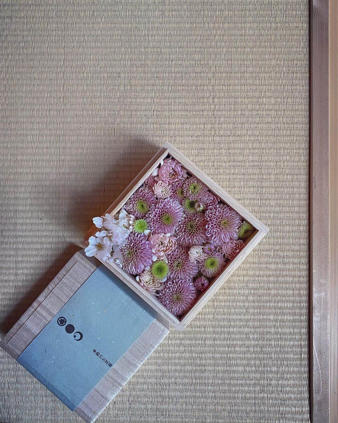 華さんのインスタグラム写真 - (華Instagram)「休日🌸 #お花箱」4月11日 18時25分 - _hana.87_