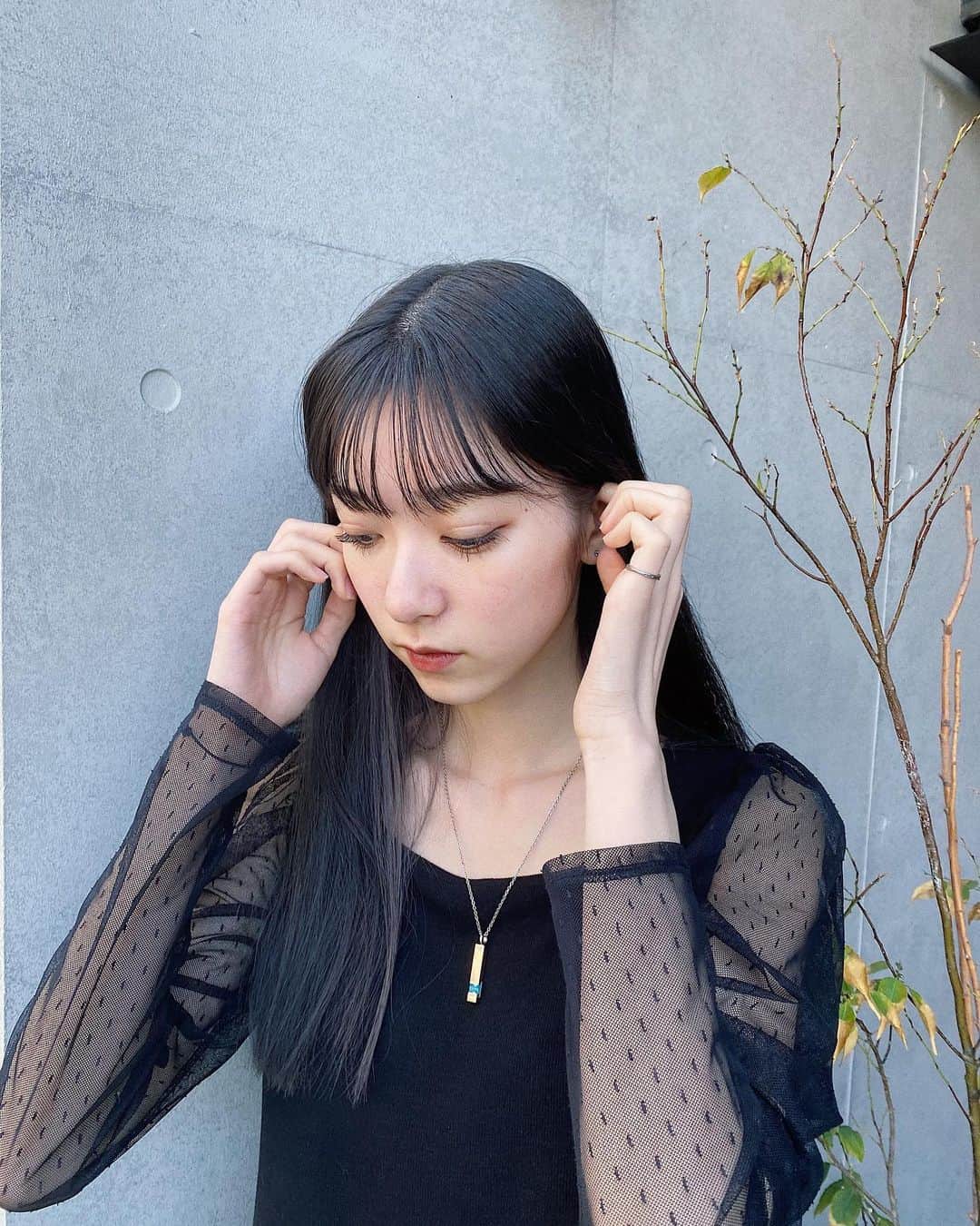 夏目璃乃のインスタグラム：「・ ・ ② ・  ・ #夏目璃乃  #rinonatsume #181cm #ノーマルカメラ  #model  #gu #ヘアメイク  #좋아요  #팔로우  #멋스타그램  #패션  #뷰티스타그램  #메이크업  #셀카  #04년생  #fashion #makeup」