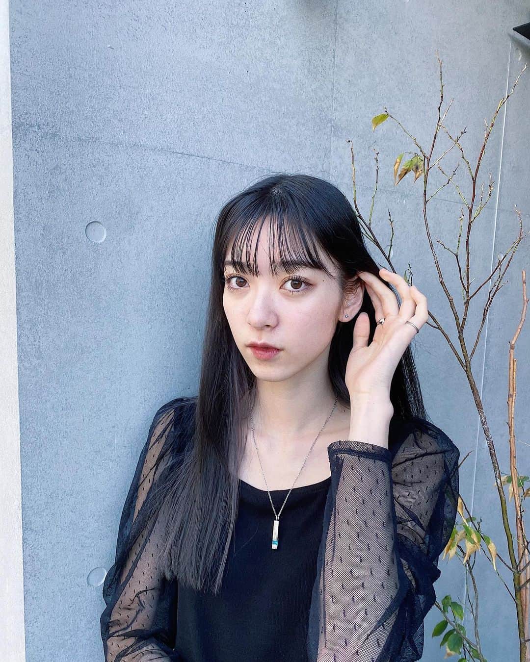 夏目璃乃のインスタグラム：「・ ・ ❸ ・  ・ #夏目璃乃  #rinonatsume #181cm #ノーマルカメラ  #model  #gu #ヘアメイク  #좋아요  #팔로우  #멋스타그램  #패션  #뷰티스타그램  #메이크업  #셀카  #04년생  #fashion #makeup」