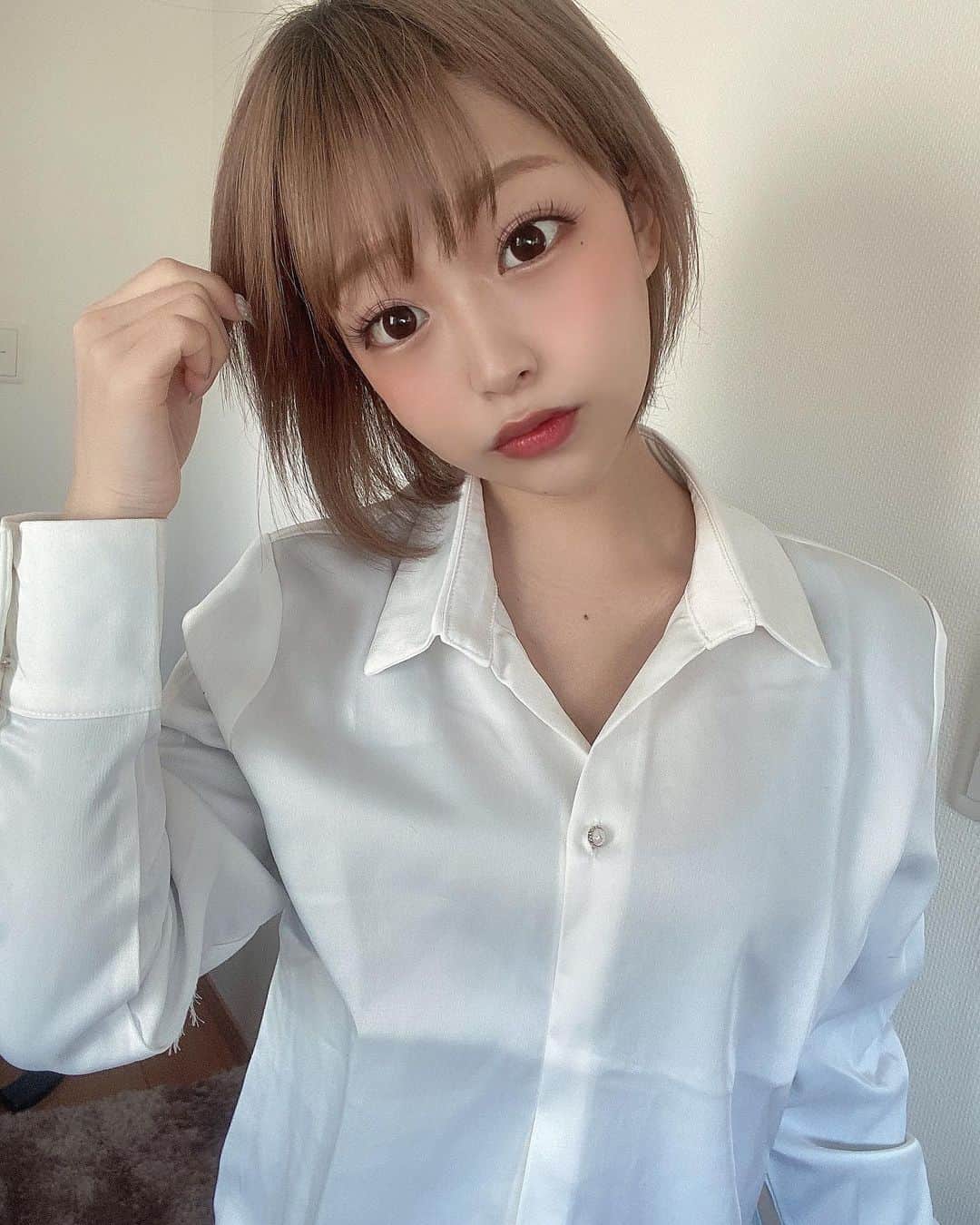 のインスタグラム：「・ 彼シャツ的な😌？ ・ (身長小さいから何着てもブカブカ) ・ #サロンモデル#ヘアーアレンジ#ヘアースタイル#名古屋#ビジョビ#instagood#followme#photooftheday#fashion#selfie#style#makeup#hair#model#ootd#look#nagoya#swag#좋아요#좋아요그램#일상#데일리#팔로우#패션#셀카#셀피#얼스타그램#메이크업#오오티디#데일리룩」