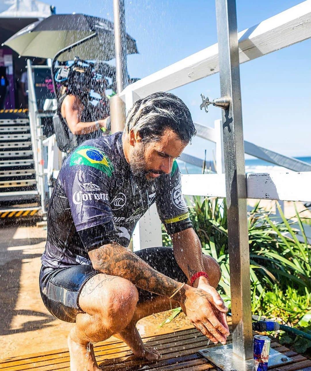 のインスタグラム：「Momentos!!! 💛✨🏆🔥#FéSempre #surf (📸 @wsl )」