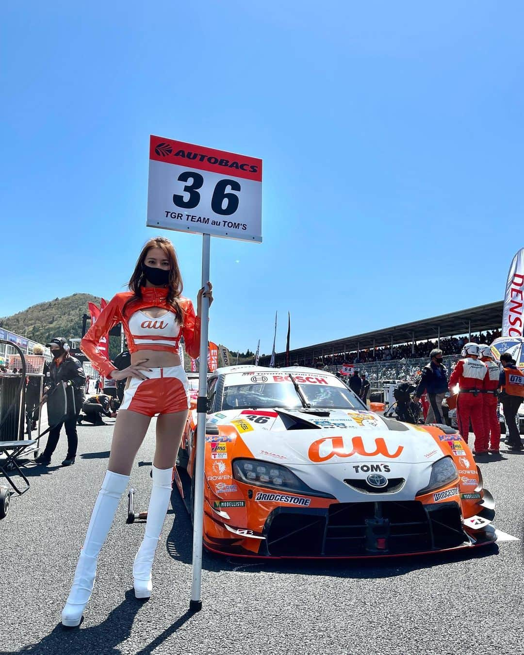 近藤みやびさんのインスタグラム写真 - (近藤みやびInstagram)「SUPERGT Rd.1 決勝結果 36号車au TOM'S GR Supraは  2位でフィニッシュしました🥈 14号車との白熱した戦いはほんとにかっこよかった😭 それだけにやっぱり悔しい気持ちもありますが素晴らしいレースでした🏁  私たちレースクイーンも酸欠で頭痛くなるぐらい叫んでしまった、、、。  最後まで応援ありがとうございました📣  #supergt #au #toms #tomsracing #supra #モータースポーツ #岡山 #レースクイーン #みやび脚 #36 #表彰台」4月11日 18時54分 - miyabiiiii_kondooooo