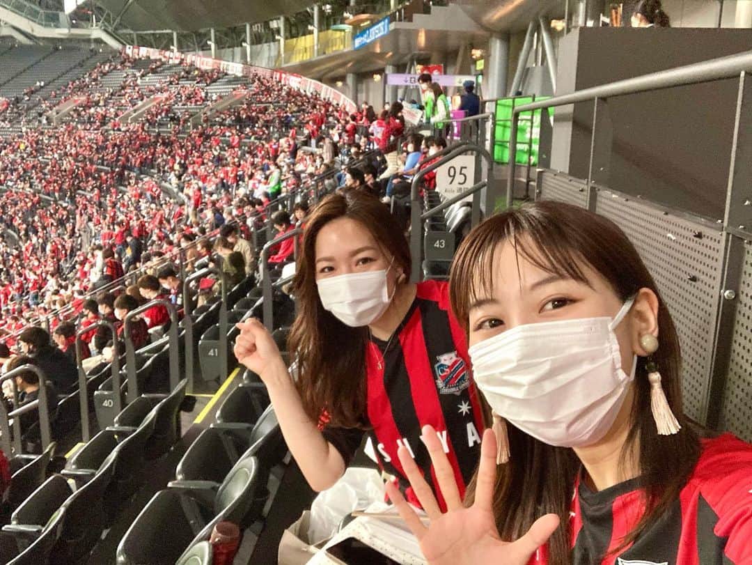 芳賀愛華のインスタグラム：「. @osaoosao ちゃんと今季初観戦😍⚽️ 2点差からの追いつきがすごかった😍✨ ハラハラドキドキ楽しい試合でした🥰！ また行こうねsaoriちゃん💓 . . . #コンサドーレ札幌#コンサ#札幌ドーム」