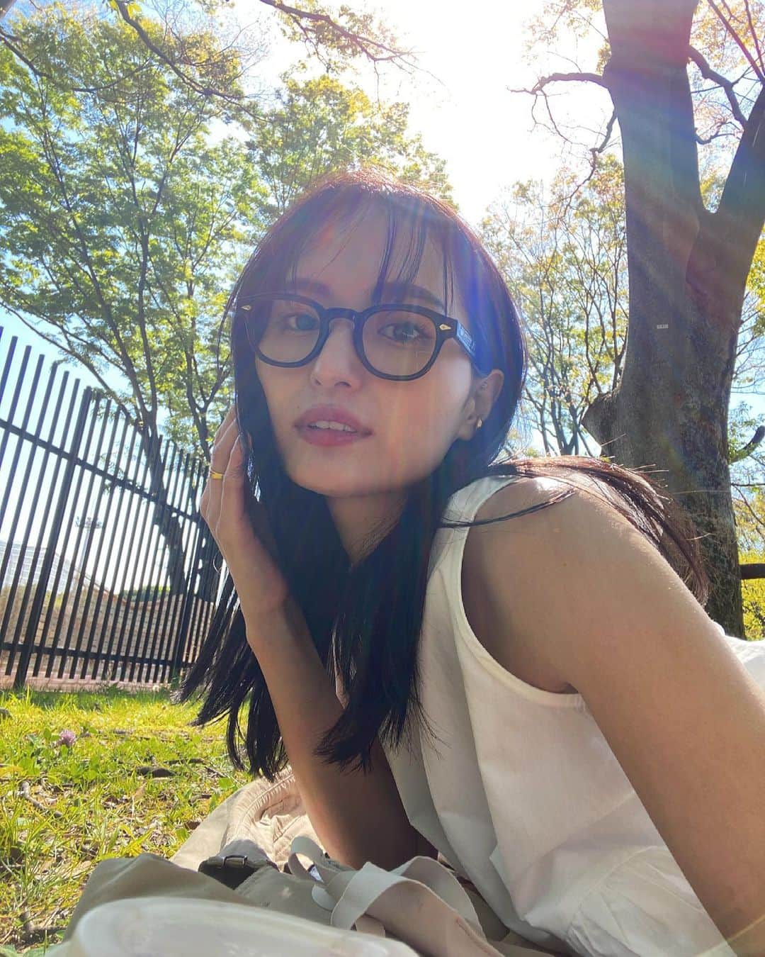 山賀琴子さんのインスタグラム写真 - (山賀琴子Instagram)「毎週土日は公園にいるね？🌿☺️  #蟻」4月11日 20時01分 - kotokoyamaga