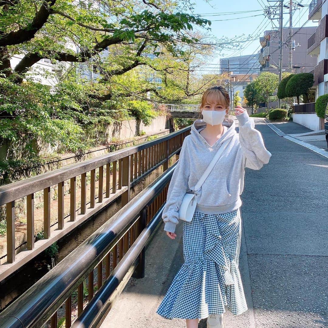 柴田あやなのインスタグラム：「やっと春服きれるようになってきた🌿もっと薄着で出かけられるくらいの気温になってほしいまだ寒い！！！」