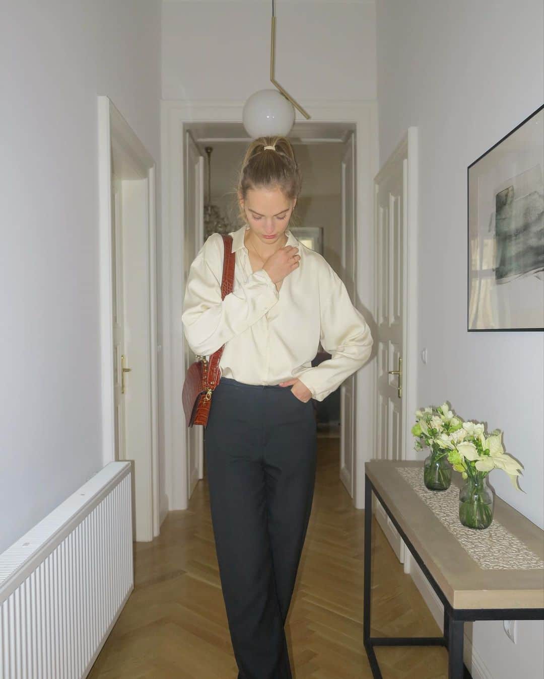 ヴァネッサ・アクセンテのインスタグラム：「Getting ready for the week 🙋🏼‍♀️」