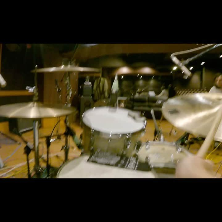 岡本啓佑のインスタグラム：「#drums このドラムセットはそろそろ還暦」