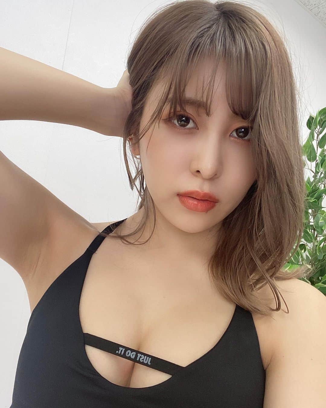 のインスタグラム：「今日は筋肉痛で子鹿みたいになってる、、🦌」