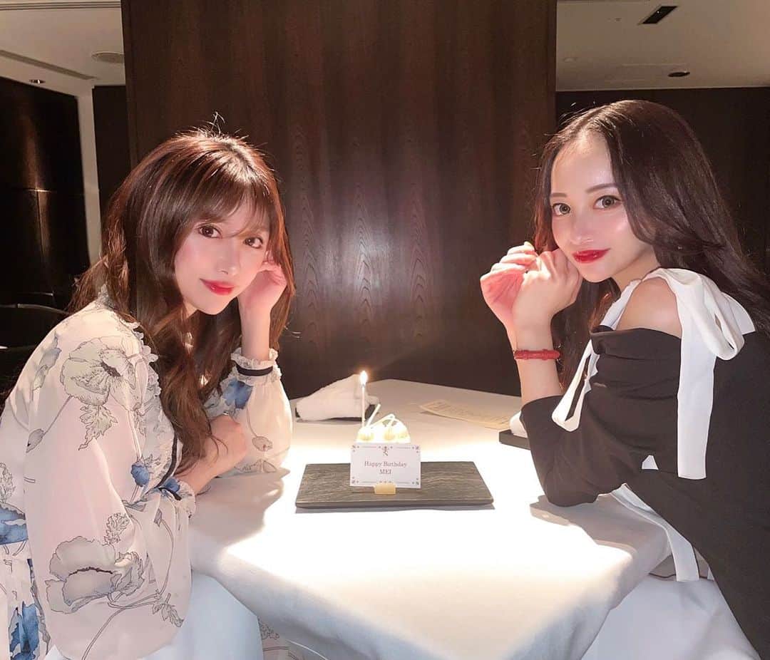 藤咲めいのインスタグラム：「あおたんに今年も誕生日お祝いしてもらいました😌💕 行きたかったナリサワ連れてってくれたよ🥺✨  セリュから一緒で気付いたら4年目🥲💎 何でも相談出来る大事な友達☺️💕 いつもありがとう❣️ . . .  #モデル #インフルエンサー #美容 #美容好きな人と繋がりたい #美容垢 #サロンモデル #ファッションコーデ #グルメな人と繋がりたい #写真好きな人と繋がりたい #サロンモデル #ポートレート #ポートレートモデル #被写体 #美容室 #美容師 #ヘアメイク #ヘアアレンジ #お洒落 #美容 #メイク #コスメ #ビジョビ #ootd #fashion」