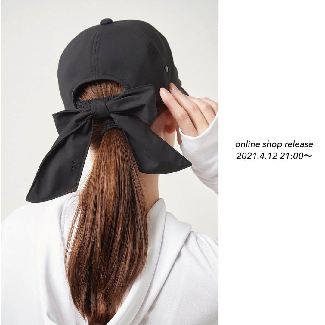 yoriのインスタグラム：「*online shop release *﻿ ・﻿ ・﻿ 今夜4/12 pm21:00〜よりonline shop にて2021 springの新作が入荷いたします！﻿ ﻿ yori mizugiwa﻿ #サンブロック付キャップ﻿ col. ライトグレー、キャメル、ブラック﻿ size. free﻿ ¥7,150 ﻿ #yori_japan」