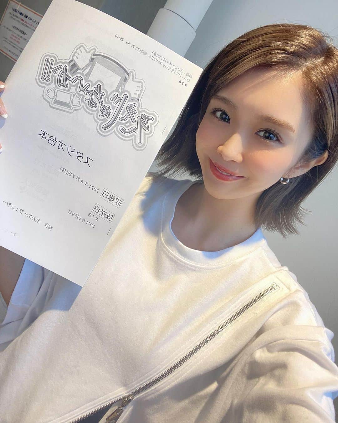 三宿菜々さんのインスタグラム写真 - (三宿菜々Instagram)「この後25：35〜TOKYO MX「ええじゃないか‼︎ 」放送です📺 Tシャツは @acuodbychanu 🖤 #ほぼ同じ写真シリーズ #ええじゃないか」4月12日 1時13分 - mishuku_nana