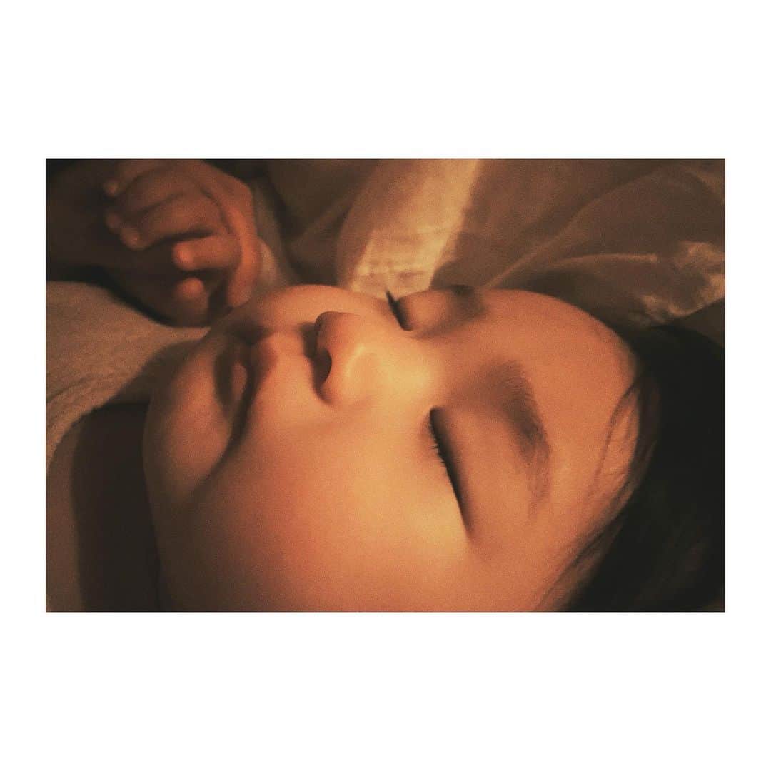 吉田怜香さんのインスタグラム写真 - (吉田怜香Instagram)「o ya su mi 🌙  寝顔がとっても健やかなので 本日も良き１日でした」4月12日 1時30分 - reikayoshida_