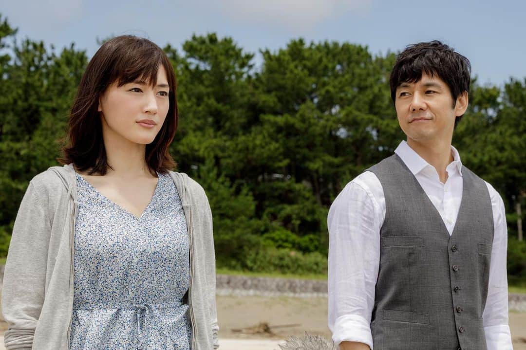 日本テレビ「奥様は、取り扱い注意」のインスタグラム：「ㅤㅤㅤㅤㅤㅤ ˖° 📚トリチュー日誌🍳₊✧  リスボンでの撮影をもって 本作はクランクアップ🎬  綾瀬はるかさんは 「くっついてはいけない二人が どう運命に翻弄されていくかという所や、 お互いが結束して戦うところも見ものだと思います」  と撮影と物語を振り返り、 充実の笑顔でゴールを切りました👠  #トリチュー日誌 #奥様は取り扱い注意 #トリチュー #大ヒット上映中 #綾瀬はるか #西島秀俊」