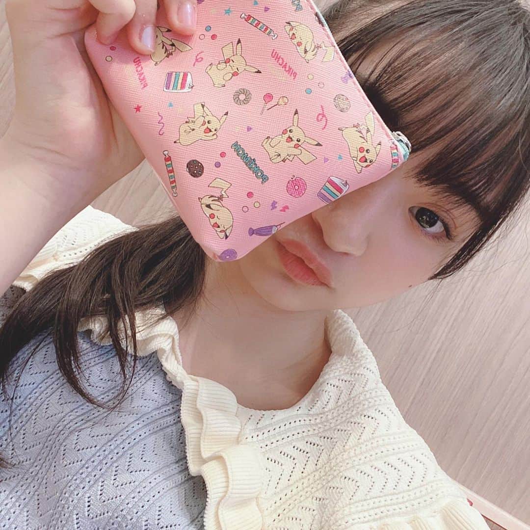 ニコ☆プチのインスタグラム：「メイのふろくの使い方🎈 パステルコーデと相性バッチリ🌟 . .  可愛いポケットモンスターティッシュポーチ❤️ メイはリップやハンドクリーム、ピンやイヤリングを入れてお出かけの時は必ず持ち歩いてるよ❗️ 可愛い色合いとデザインですごくお気に入り😍 後ろにはティシュケースも付いていて、とっても便利だよ😊✨みんなも使ってるかな❓ . .  #ニコプチ #ニコプチふろく #プチモのふろくの使い方  #ニコプチふろくのある生活  #ポケモン #ピカチュウ #ふろく #本多萌愛」