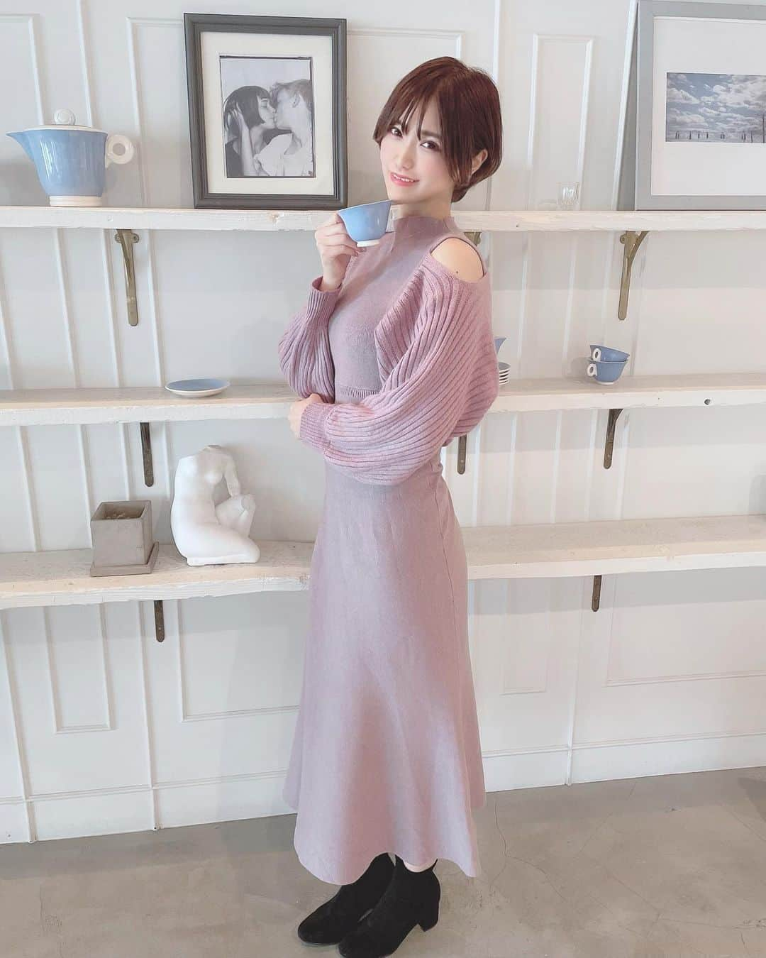 相良ましろさんのインスタグラム写真 - (相良ましろInstagram)「渋谷の可愛いカフェでよき休日♥☕ . 友達の結婚祝いしたよ💐  . . #hotelemanon #渋谷カフェ #渋谷グルメ #渋谷ランチ #東京カフェ #カフェ巡り #おしゃランチ #ショートヘア #ショートカット #ふわふわヘア #ビジョビ #女子力向上委員会 #女子力向上計画 #shorthair #cosplay #cosplayer #gravure #shortcut #shorthair #instagood  #instafashion #selfie #kawaiigirl #japanesegirl #model」4月12日 18時42分 - mashiro_sagara