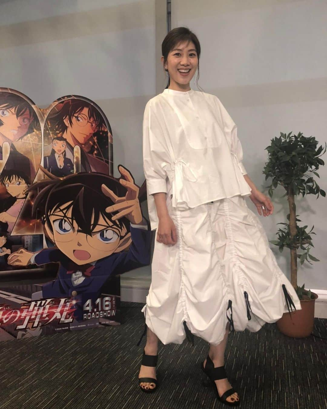 潮田玲子さんのインスタグラム写真 - (潮田玲子Instagram)「シューイチコナン座談会 知らなさすぎて申し訳ないくらいでしたが、とっても楽しかったです🥰🙋‍♀️ あれだけ熱弁されたら見ずにはいられなくなり帰ってからコナン見てます😍🙏🥰  衣装はトップス、スカート共に @_meimeij_  ピアス @roomx601  #シューイチ #コナン座談会 #衣装紹介」4月12日 10時32分 - reikoshiota_official