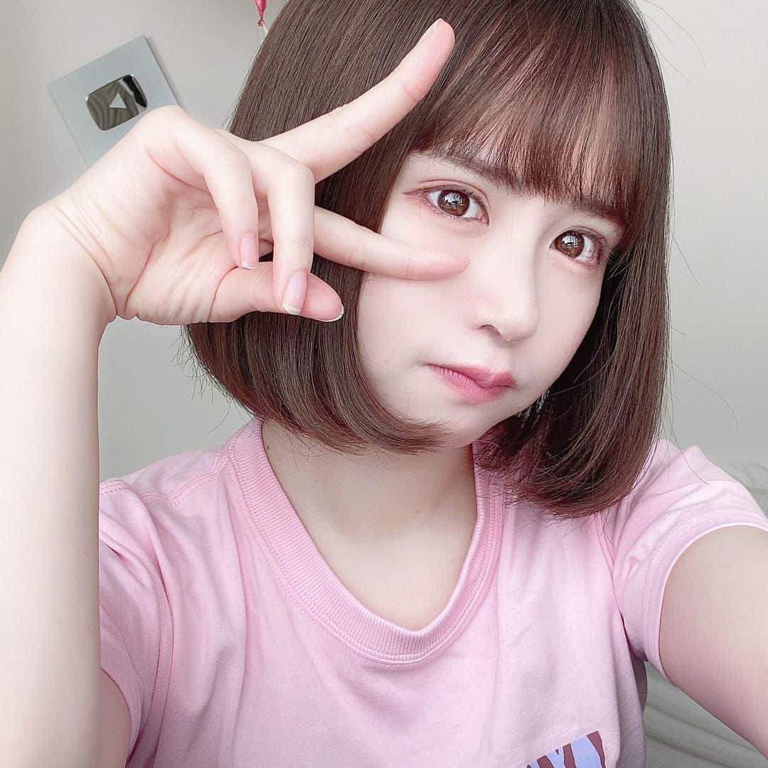 日向すずさんのインスタグラム写真 - (日向すずInstagram)「珍しく、ぴんくのTシャツを買いました❕ @jouetie_official だよん  前髪が決まらないᐡ•͈ ·̭ •͈ᐡ」4月12日 10時53分 - osuzudashi_