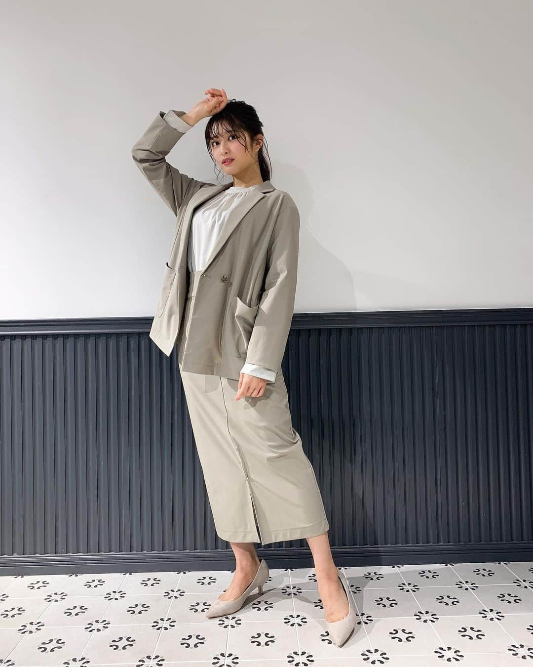 行天優莉奈さんのインスタグラム写真 - (行天優莉奈Instagram)「こうゆう色の服や形は普段着ないから新鮮💚  #セットアップ　#カーキ　#ナノユニバース  #ポニーテール　#イメチェン48」4月12日 11時53分 - yurina.0314