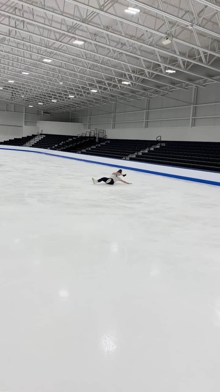 長洲未来のインスタグラム：「I might officially be an idiot. 😅 #tripleaxel」