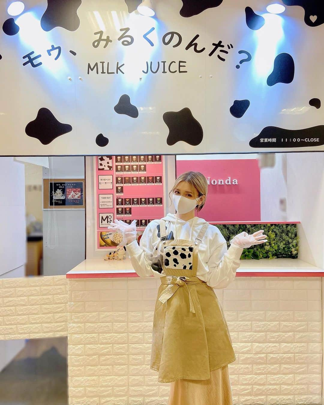 カナさんのインスタグラム写真 - (カナInstagram)「モゥみるくのんだ？ @mowmil_official 🥛🍀 １日店長ありがとうございました！🍓🍌 ． 開始前からもたくさんの方に来て頂き、 休む間もなくあっという間に🔥 大盛況で１日を終えることができました☀️ ． 足を運んで下さったみなさん 本当にありがとうございました🥰🤲 道外、道内も遠いところから会いに来てくれたみなさんも 本当にありがとうございました！😢💘 ． 余市の山中牧場のミルクを使った こだわりのドリンク🤍 味の種類がたくさんあってどれもとても美味しいの🎶 ぜひ飲みに行ってみてね！😋 ． これからお取り寄せも始まるので そちらも是非チェックしてみてね✈️🥛 @mowmil_official  かなも絶対頼むんだ😍 ． #cyberjapan #モゥみるくのんだ」4月12日 12時16分 - _kana627_