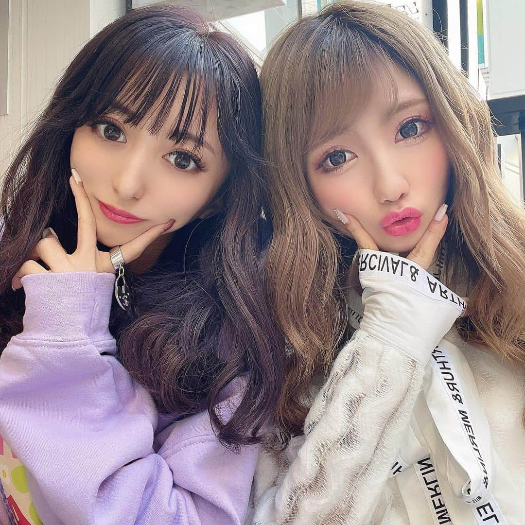 まゆぴちゅーさんのインスタグラム写真 - (まゆぴちゅーInstagram)「ひなた5連発⸜🌼🌷︎🌼🌷⸝‍笑  あの可愛いパンケーキのお店は、 超絶久々に会ったひなたと一緒に行ったよ🙈🥞 ▹▸﻿ @saharahinata   ひなたとはもうなんだかんだ10年？11年？ も前からの仲ってことに気づいて 時の流れの速さに驚いてた2人でした。笑笑  またカフェ活しよねん🙈🌼🌈💭 * * * #表参道カフェ #原宿カフェ #神宮前カフェ #表参道cafe #渋谷カフェ #韓国風カフェ #東京カフェ巡り #東京カフェ部 #東京カフェめぐり  #カフェ巡り好きな人と繋がりたい #カフェ活 #ギャル #ぎゃる #ギャルコーデ #cafestagram  #ギャルメイク #カラコン着画 #メイクアップ」4月12日 13時02分 - mayu_03pichu