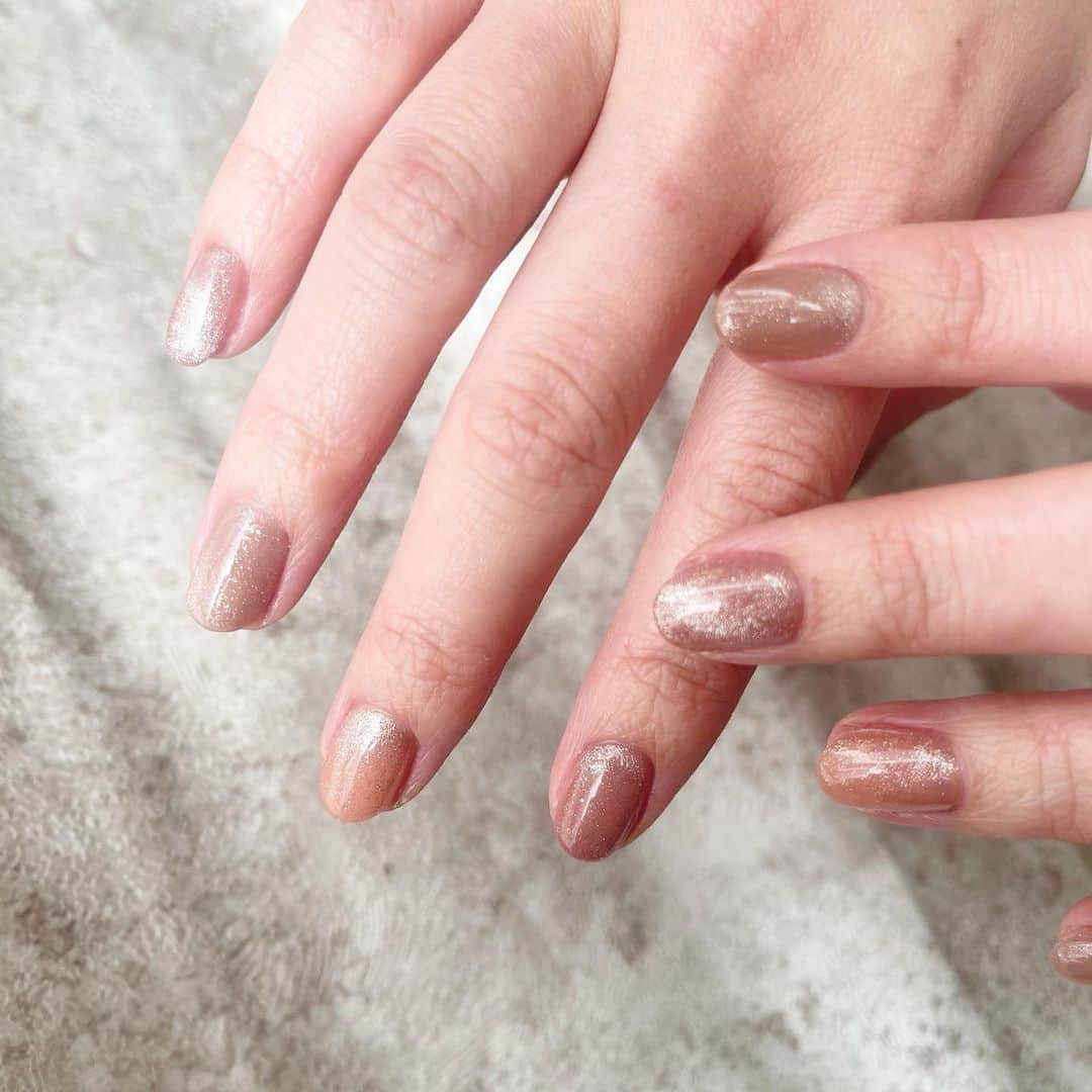 藤井香愛さんのインスタグラム写真 - (藤井香愛Instagram)「マグネットネイル好き💅🧲 今回はさりげなく3色でした✨ いつもありがとう(^o^) そしてパラジェルインストラクター試験、エデュケーター試験、合格おめでとう🎊 一生懸命挑戦する姿勢が本当に尊敬できる友達です😊  @chloe_nozomi  #nail  #マグネットネイル #美爪　#美フォルムネイル  #パラジェル　#表参道　#骨董通り #ネイルサロン #表参道ネイルサロン #せきねいる」4月12日 13時52分 - fujii_kawai