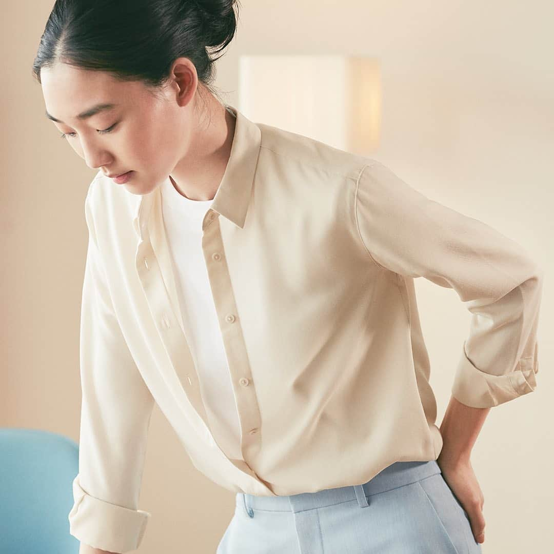 ユニクロさんのインスタグラム写真 - (ユニクロInstagram)「With our AIRism Seamless Bra Tops and Rayon Blouse, creating an effortlessly chic look is, well, so easy. That's why you'll want to wear them on workdays—and on weekends, too. #UNIQLO #LifeWear #AIRism #RayonBlouse  432475 W's AIRism seamless V neck bra camisole 433245 W's ultra stretch jeans 433604 W's rayon L/S blouse」4月12日 14時15分 - uniqlo