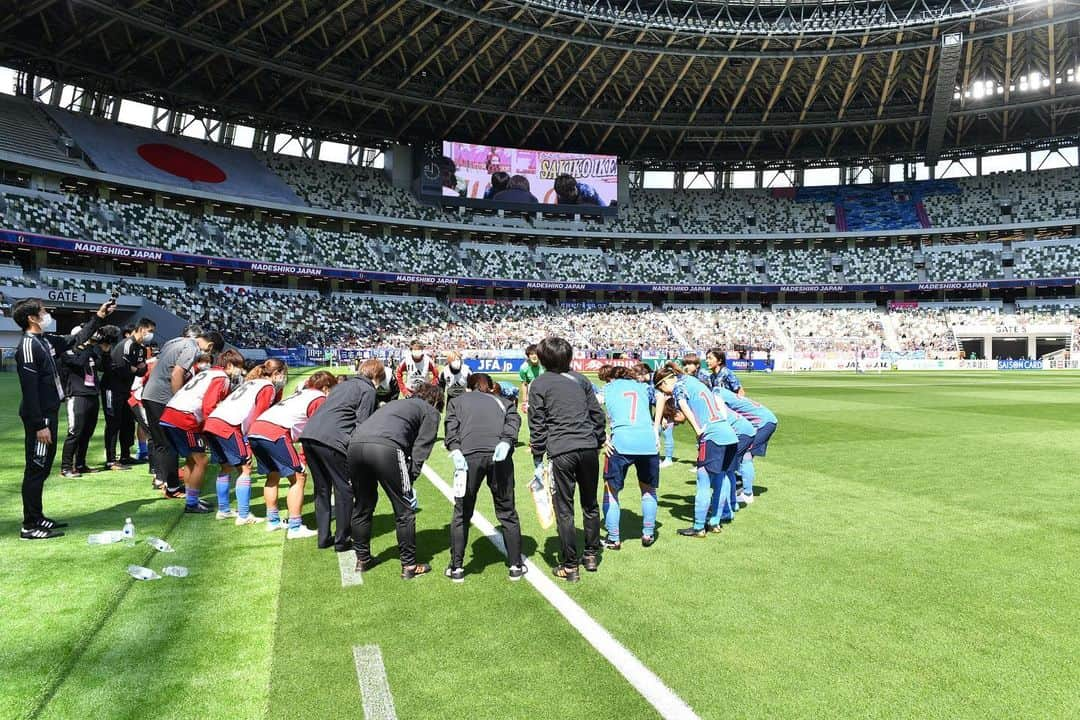 籾木結花のインスタグラム：「228 days since I injured. 393 days since l played for the national team last time.  It was long but I was so happy to be back to here! We will come back to this amazing stadium in final at Tokyo Olympics.  Until then, just do my best day in and day out.  怪我をしてから228日. 代表で最後にプレーした日から393日.  ここまで長かったし、短かったような気もするけれど、代表でプレーを出来ることは本当に嬉しい. 五輪決勝の舞台、新国立競技場に戻って来れるように!  それまで、毎日成長して行きます.  Photos by @japanfootballassociation」