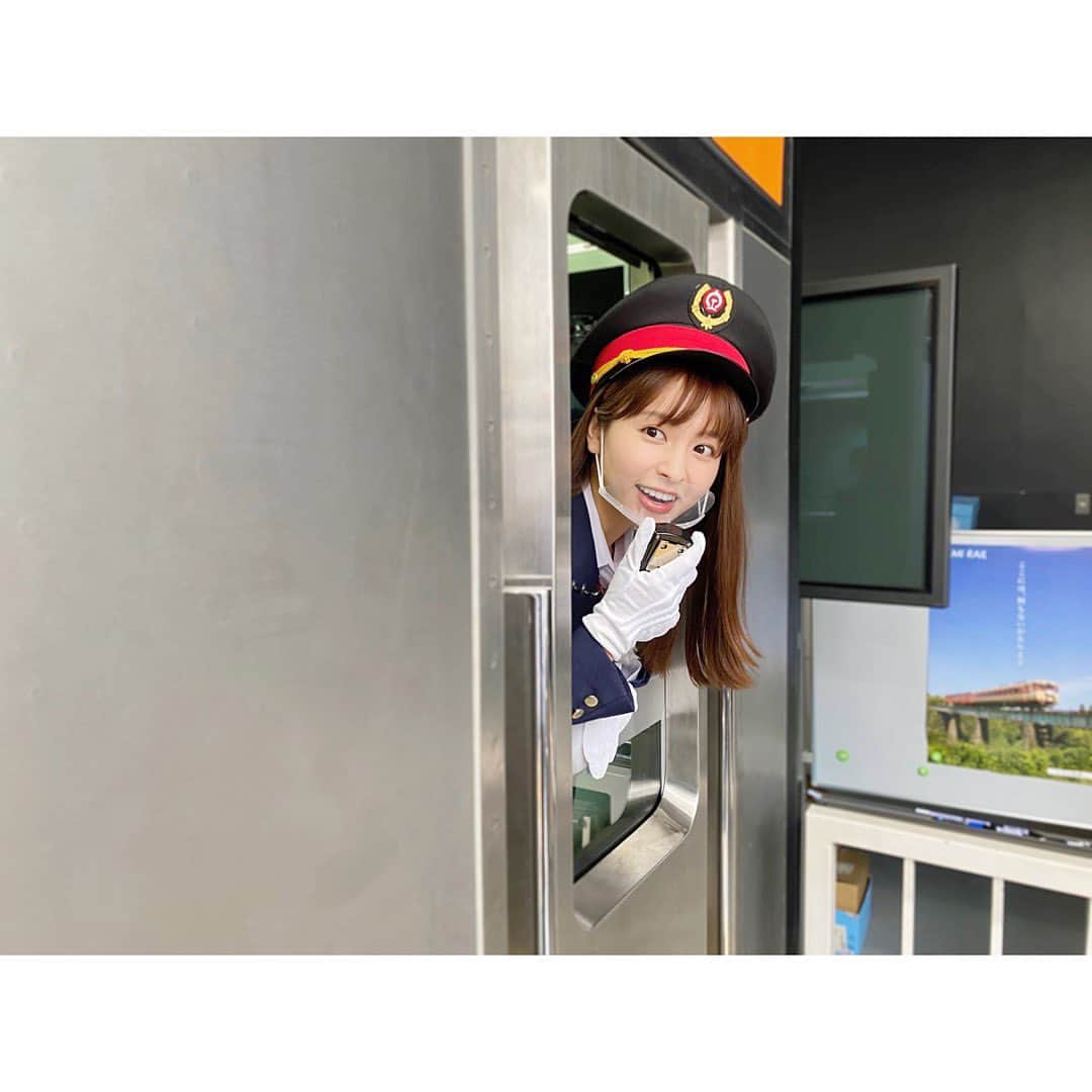角谷暁子のインスタグラム：「BSテレ東で今夜10時からの #THE名門校 では、MCの登坂淳一さんと一緒に「鉄道の名門校」岩倉高校へとロケに行ってまいりました！教室にお邪魔したり、いろいろな体験をさせていただいたりして、私たちの暮らしを日々支えてくれている鉄道への感謝の気持ちも高まりました。 今夜10時からご覧ください🛤」