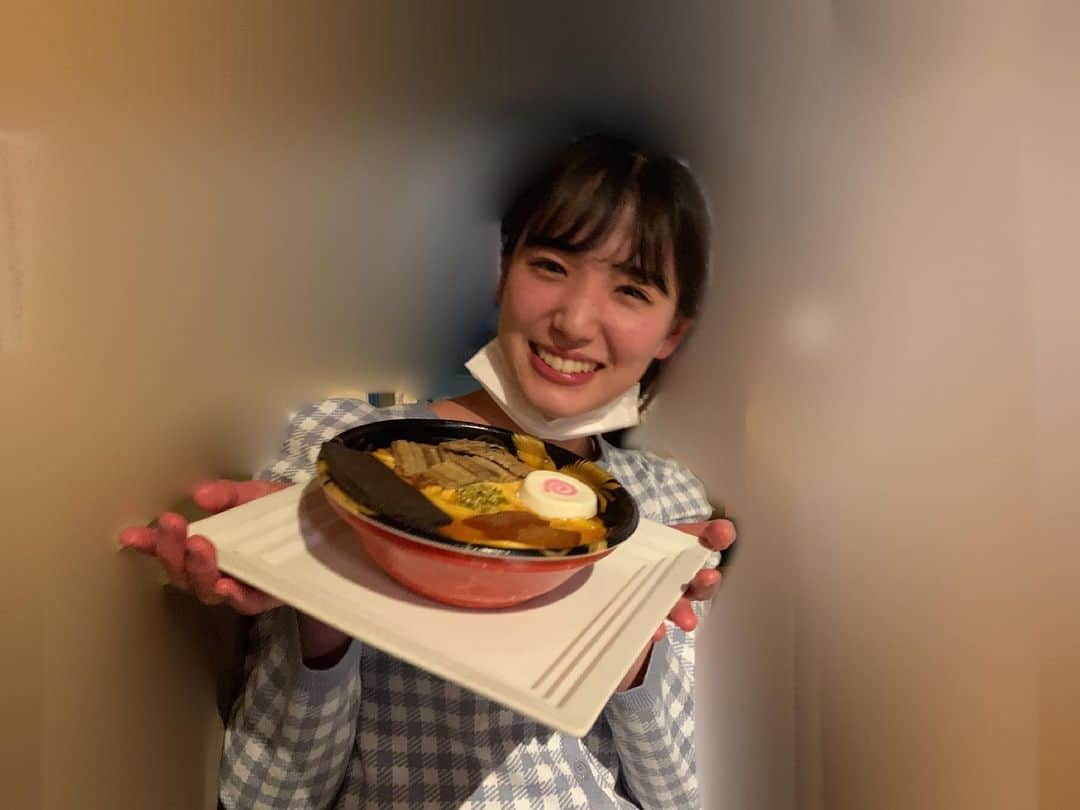 下尾みうさんのインスタグラム写真 - (下尾みうInstagram)「ラーメンケーキ🍜  誕生日祝いにいただいたもの…💓嬉しかったです。」4月12日 14時59分 - miumiu1343