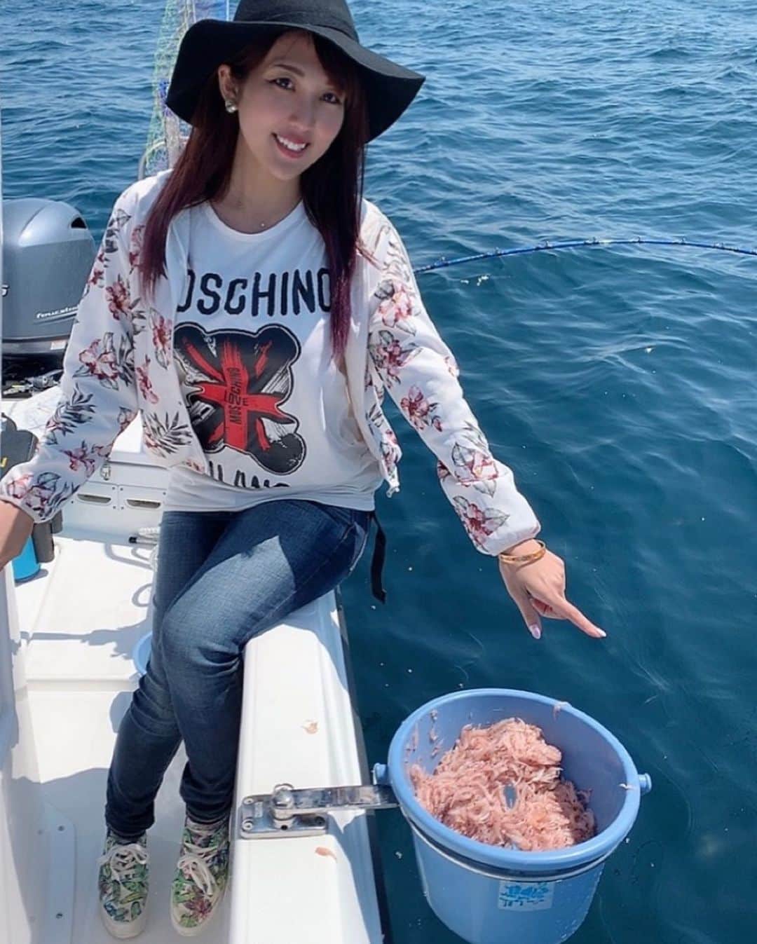 神谷麻美さんのインスタグラム写真 - (神谷麻美Instagram)「#釣りガール 🎣💗✨ #海好き女子 💗🐬✨ #釣りスタグラム 🐡💕✨ #いえーい 💗🐠💗✨ #もぐもぐ 🐻‍❄️💗✨」4月12日 15時20分 - asamice428