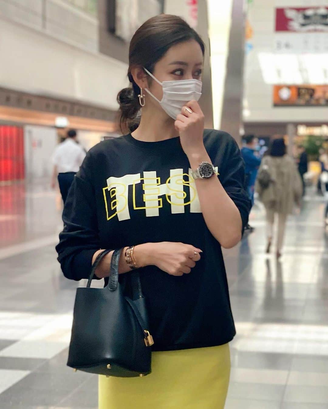のインスタグラム：「✈️の時は楽ちんな格好が好き」