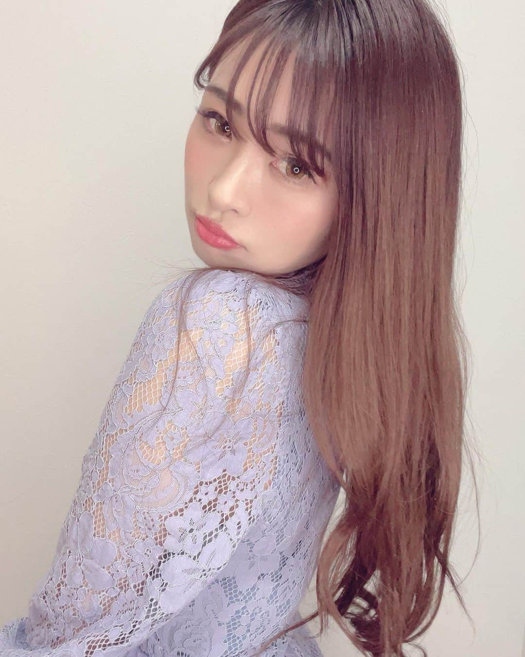 Fujikoのインスタグラム：「新しいポートレートも 出てるのでネットでもそろそろ発売するね🌸  またオンラインサイン会も予定してます✨✨👸🏻  #Fujiko#ポートレート#サイン会#写真好きな人と繋がりたい」