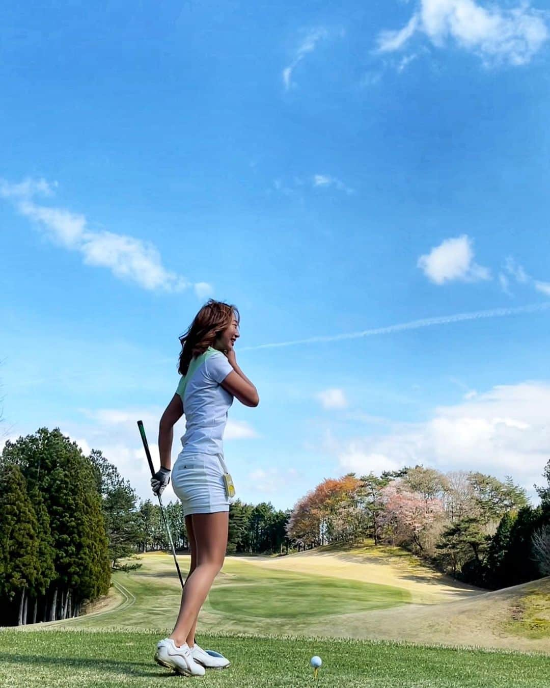 RIKAのインスタグラム：「天気最高〜☀️  #golf  #golfstagram #golfswing #golflife #golfgirl #golfwear #golfcourse #golfaddict #ゴルフ #ゴルフ女子 #ゴルフウェア #ゴルフスイング #ゴルフコーデ #ゴルフ好きな人と繋がりたい　#descente #descentegolf #adidas #adidasgolf  #春日台カントリークラブ #⛳️ #🏌️‍♀️」