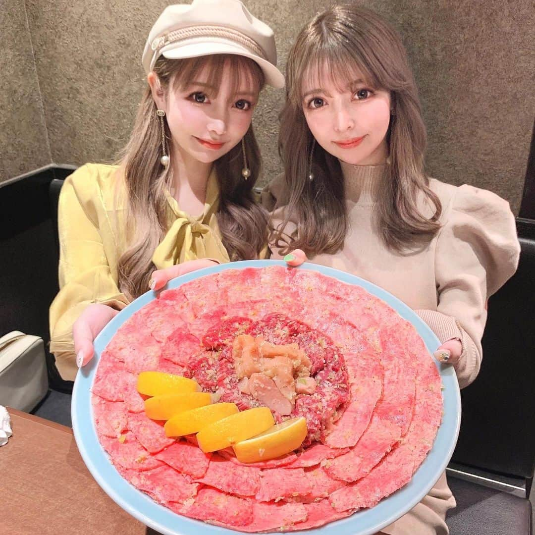 吉川ちえさんのインスタグラム写真 - (吉川ちえInstagram)「【𓌉𓇋 ‎🥩𓌉𓇋 ‎🥩𓌉𓇋 ‎🥩𓌉𓇋 ‎🥩𓌉𓇋 ‎🥩】 . この前楽しみにしてた焼肉屋さんへ🥺🧡 ✅静龍苑 に行ってきたよ🧚💕 . 予約困難店で行けてめっちゃ嬉しい🐰🎀 静龍苑のタンは本当にうますぎる😂❣️ 4人で10人前のタン食べました👅笑 . 美味しすぎて本当に幸せ~~🧸❤️ . #静龍苑 #静龍苑のタン #タン #焼肉屋 #焼き肉」4月13日 3時25分 - yoshikawachie_16