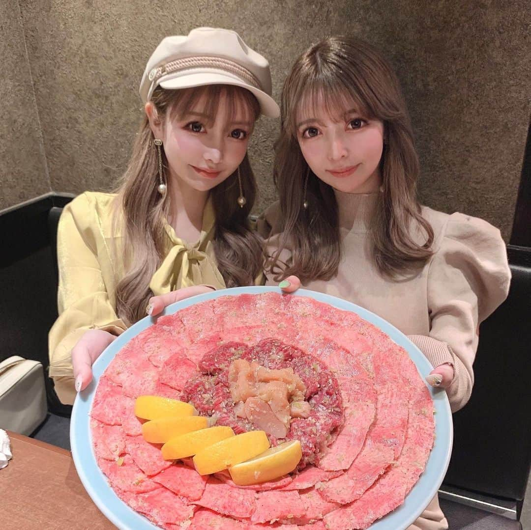 吉川ちかさんのインスタグラム写真 - (吉川ちかInstagram)「焼肉好きの間では 昔から有名なタンの名店☺️💓 静龍苑！ . こないだ行ってきました！ 一年ぶりぐらいに行けた😭💕 ずっと行きたかったから 本当に感謝です……。 . とにかくタンは日本一美味しい！ 今まで食べてきたタンの中で 一番好きです🥺💓 . ユッケもご飯と一緒に 食べたらとろけました… . 幸せな時間でした お腹いっぱいなってやばかった🤣💓 . #静龍苑#静龍苑のタン #焼き肉#焼き肉好きな人と繋がりたい #タン#タン塩#グルメ好きな人と繋がりたい #グルメ女子#肉#肉スタグラム」4月13日 4時14分 - yoshikawachika_1116