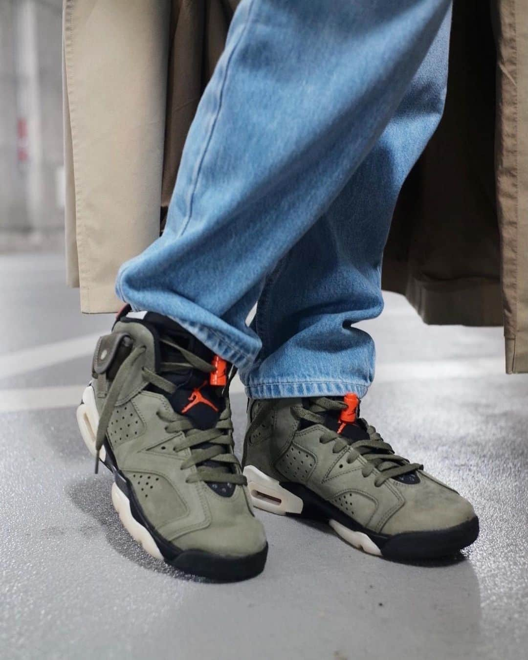 益若つばささんのインスタグラム写真 - (益若つばさInstagram)「TRAVIS SCOTT X AIR JORDAN 6 RETRO 'OLIVE' @nike  @niketokyo  可愛い靴いただいた👟😎激レアらしい！ ありがとう！藤森さんコラボの動画みてみてね☺︎(これは藤森さんの方に載ってる) #sneaker #nike」4月12日 19時32分 - tsubasamasuwaka1013