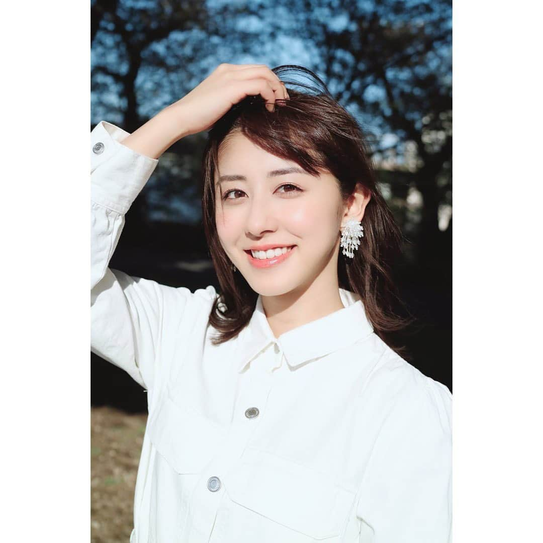 斎藤ちはるさんのインスタグラム写真 - (斎藤ちはるInstagram)「ちょうど1年前に妹が撮ってくれた写真📸 . 昨日投稿した写真と比べると… 髪の毛、伸びたなぁ🤔 . . #定期的 に #美容院 に #行っている #はずなのに な〜 #昔から #すぐ #髪の毛 #伸びる #ノンストレス なのね〜と #言われがち #確かに…？？ . . #斎藤ちはる#テレビ朝日アナウンサー#テレビ朝日#テレ朝#アナウンサー#1年前#一年前#妹#いもうと#姉妹#カメラ#ポートレート#photoby#photobysis#sis#sister#camera#portrait#📸 @mari_sakura_」4月12日 19時45分 - chiharu_saito_ex