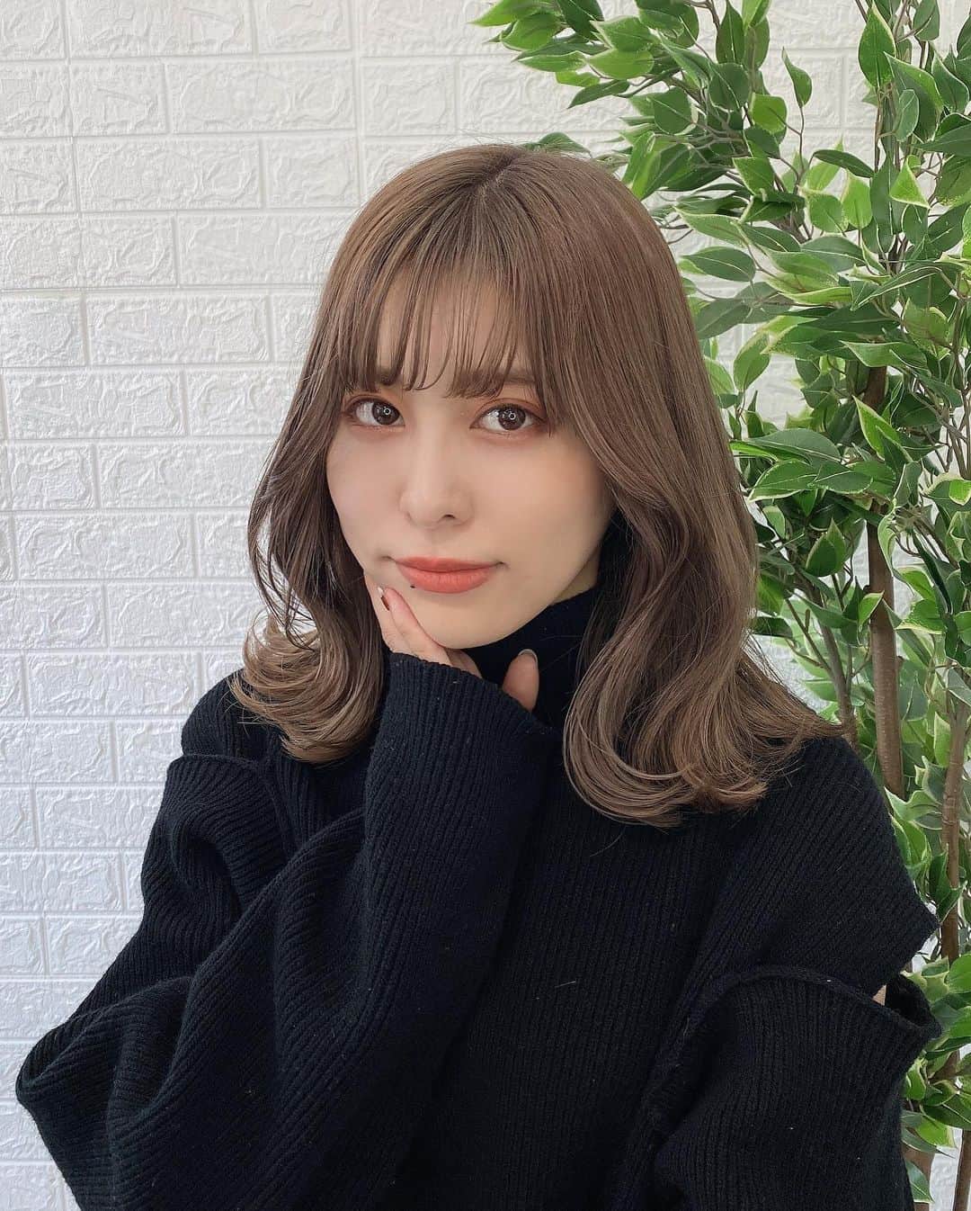 のインスタグラム：「柳さんに大人カワイイ作ってもらってきた🍑 東京に出てしばらく美容院難民で転々としてたのに、もうずっとお願いしてます☺️ 美容院悩んでる方は是非〜！♡」