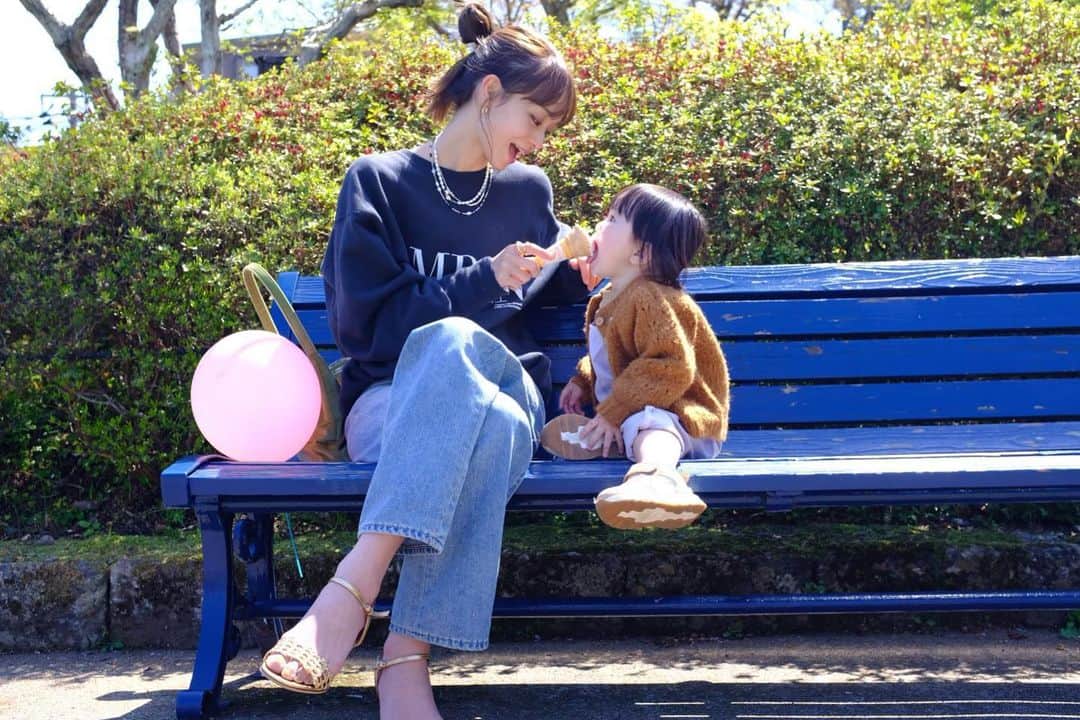 丸林広奈さんのインスタグラム写真 - (丸林広奈Instagram)「アイスクリームの味を覚えてしまった娘🤭🍦  #1歳8ヶ月」4月12日 20時24分 - hironamarubayashi