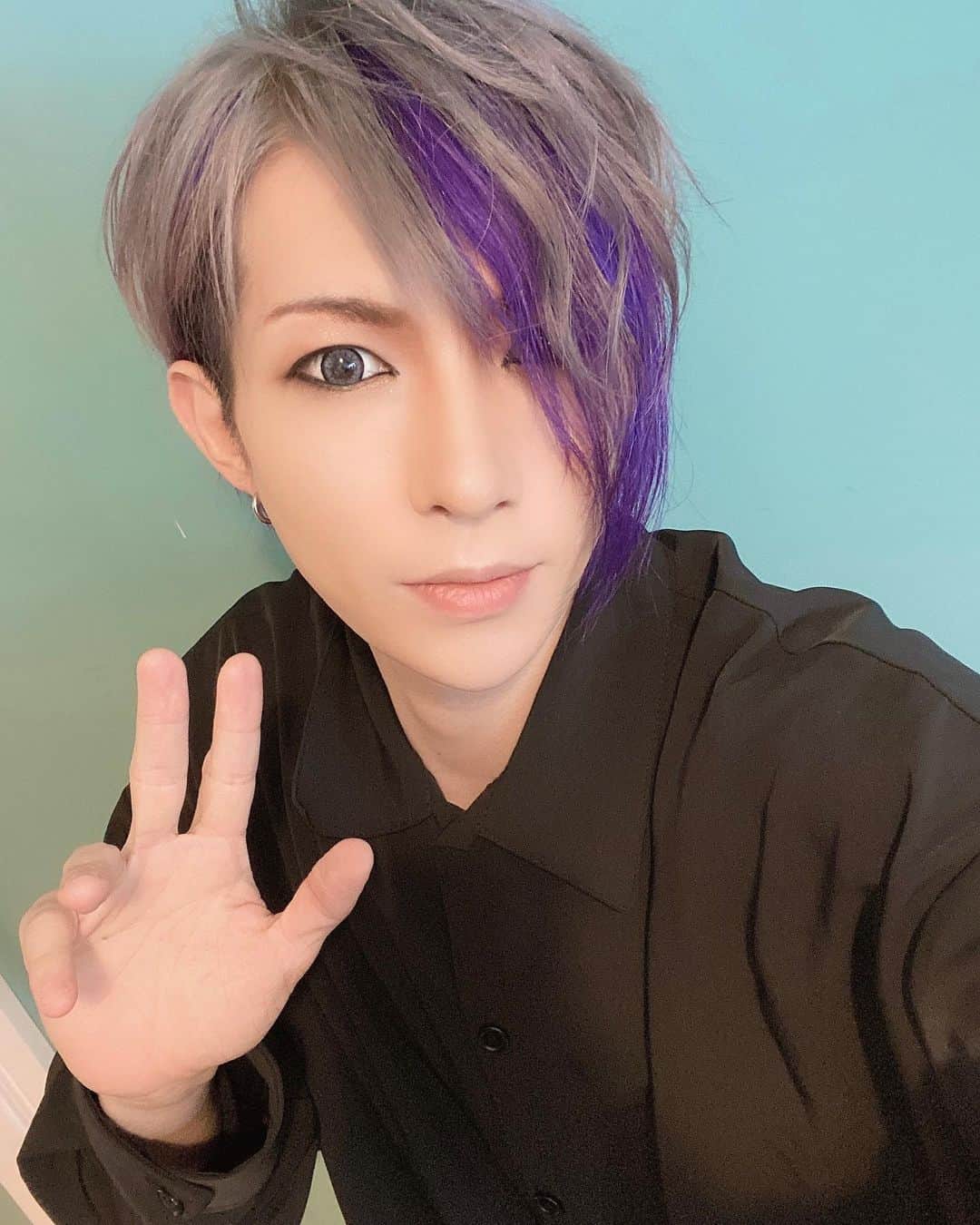 歌広場淳のインスタグラム：「いつも僕を作ってくれてる…感謝😭  @tomoka_makeup @core_shinjuku」
