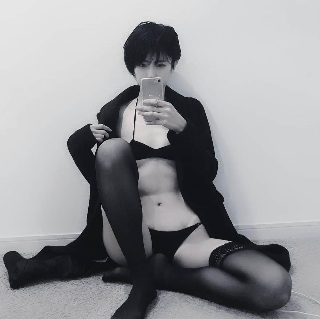 乃亜のインスタグラム：「❤︎ ・ ・ ・ #portrait #shotting #Japanesegir #followme  #インスタグラビア #グラビア #着衣グラビア  #セクシーショット #鏡自撮り #プレデターラット #ストッキング  #被写体 #AV女優 #セクシー女優 #痴女優 #痴女 #乃亜」