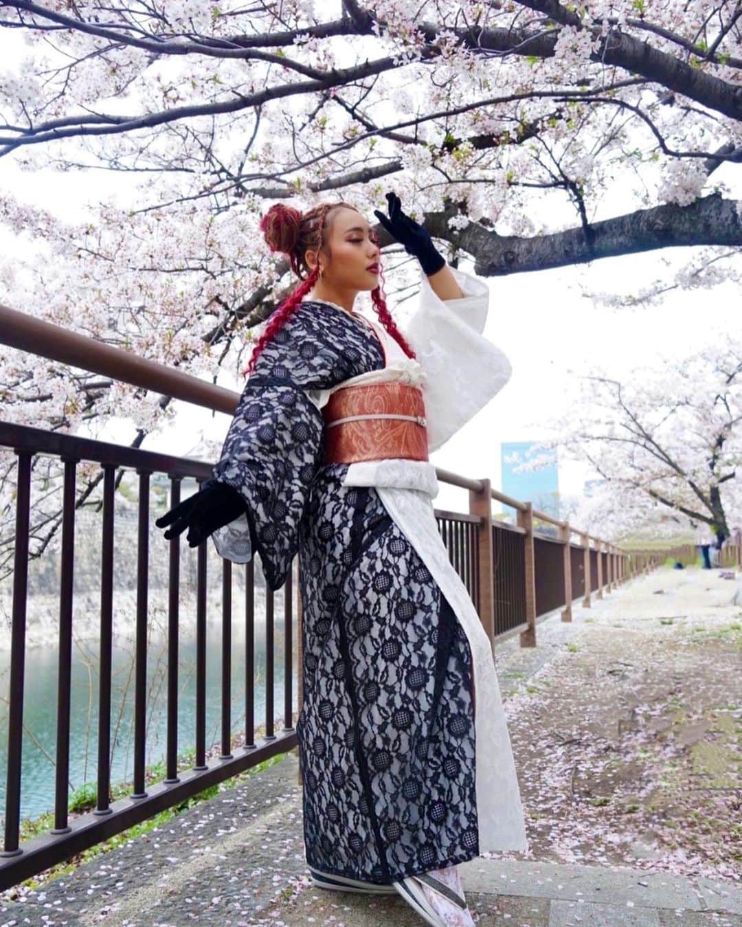 君島かれんのインスタグラム：「Kimono👘❤️ また紅葉の時期にやりたい🍁 #着物　#kimono #fyp」