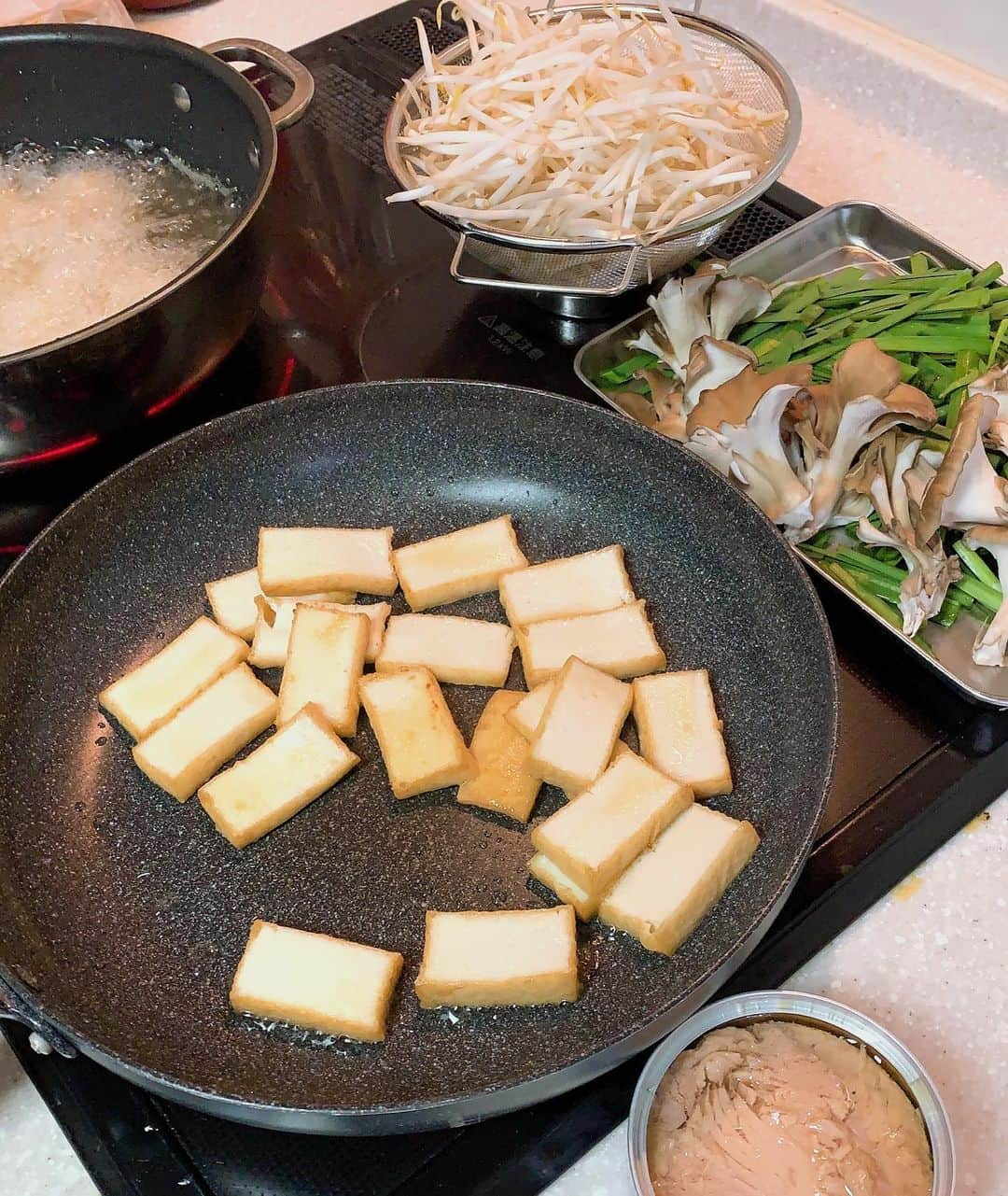 水谷雅子さんのインスタグラム写真 - (水谷雅子Instagram)「#晩御飯#おうちごはん #dinner  #シーチキンともやしのチャンプルー #手羽先#きゅうりとトマトのもずく酢  #お吸い物 #水谷雅子#水谷雅子beautybook50の私」4月12日 21時27分 - mizutanimasako