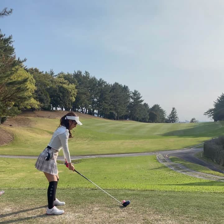 KAGAWACHIHOのインスタグラム：「My Swing🏌️‍♀️♡  楽しいコンペでさえどっきどきなのに 松山英樹選手は本当にメンタル強いなぁ⛳️🔥  松山英樹選手🏆優勝おめでとうございました🥲💕  勇気と感動に感謝ですね💕練習がんばるぞ〜💪🙂⛳️  #japanesegolf#japanesegirl#hidekimatsuyama#golfswing#MASTERS#golf#オーガスタナショナルゴルフクラブ#マスターズ#ゴルフスイング#ゴルフ好きな人と繋がりたい#ゴルフ大好き#高尔夫球#高尔夫#高尔夫服装 #高尔夫女子#얼스타그램#셀끼꾼#팔로우#팔로우백#인친환영#좋아요그램」