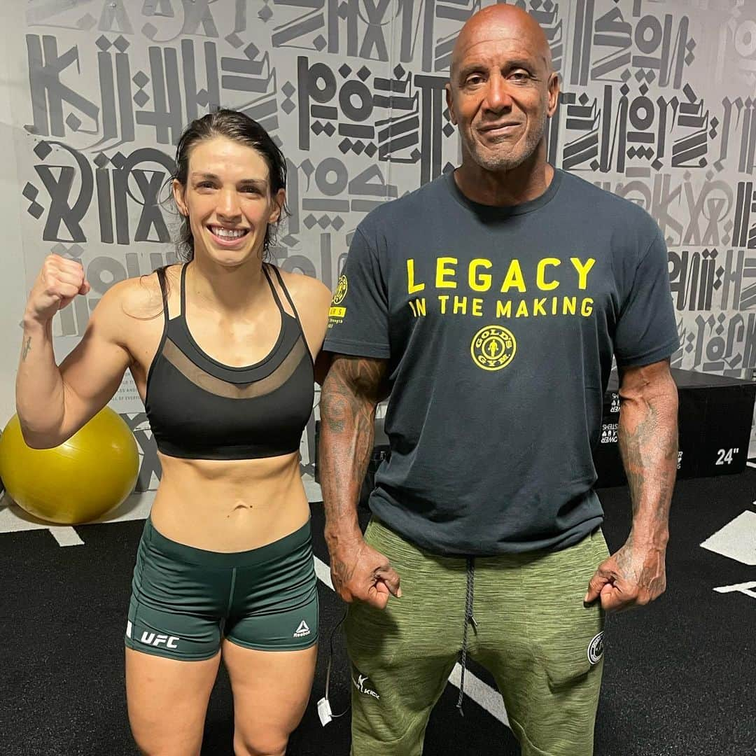 マッケンジー・ダーンさんのインスタグラム写真 - (マッケンジー・ダーンInstagram)「Thank you to my strength & conditioning coach @rogeriocamoes 💪🏼👊🏼 so happy to have started the work with you and excited for what we will achieve together!  • •  Muito obrigada ao meu preparador físico @rogeriocamoes 👊🏼💪🏼 estou feliz demais de ter começado o nosso trabalho, e muito empolgada para o que vamos conquistar daqui em diante!!」4月13日 0時05分 - mackenziedern