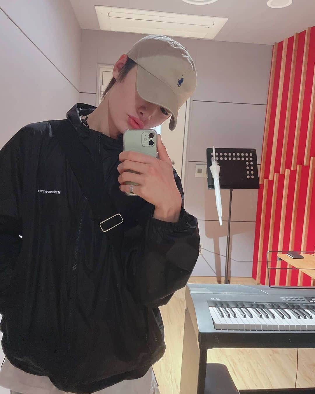 Stray Kidsさんのインスタグラム写真 - (Stray KidsInstagram)「오늘의 추천곡! #StrayKids#STAY#OOTD#IN스타그램#🦊」4月13日 0時42分 - realstraykids